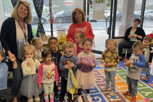 FRCS early childhood education students celebrate mothers day.